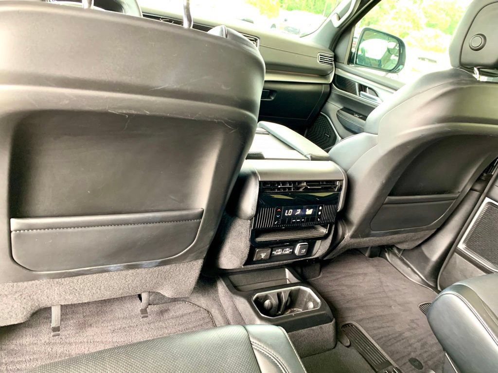 Used 2025 Jeep Wagoneer L Series II AWD/4WD image 20