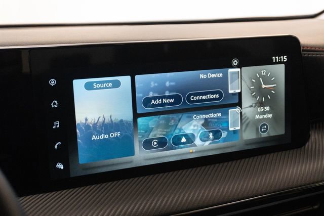 Used 2025 Nissan Kicks SR image 4