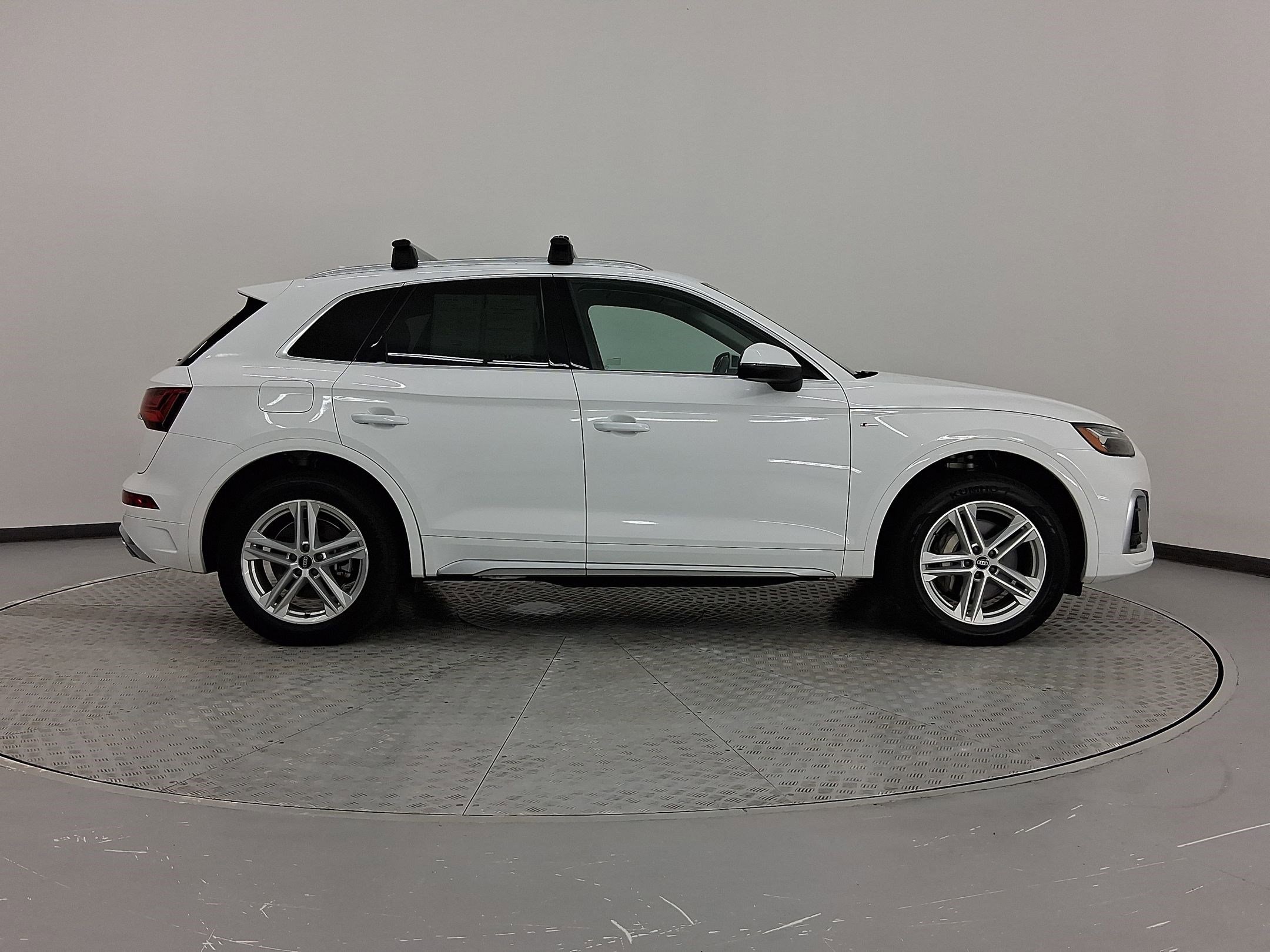Used 2022 Audi Q5 e Premium w/ Convenience Package image 8