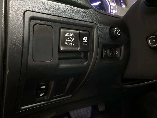 Used 2011 Lexus IS 350C w/ Luxury Pkg RWD image 34