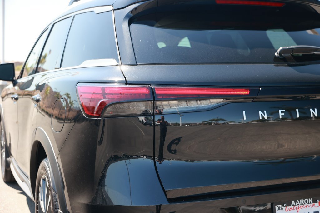 Used 2026 INFINITI QX60 Luxe w/ Cargo Package FWD image 16