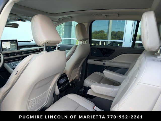 Used 2023 Lincoln Aviator Reserve w/ Equipment Group 201A RWD image 4