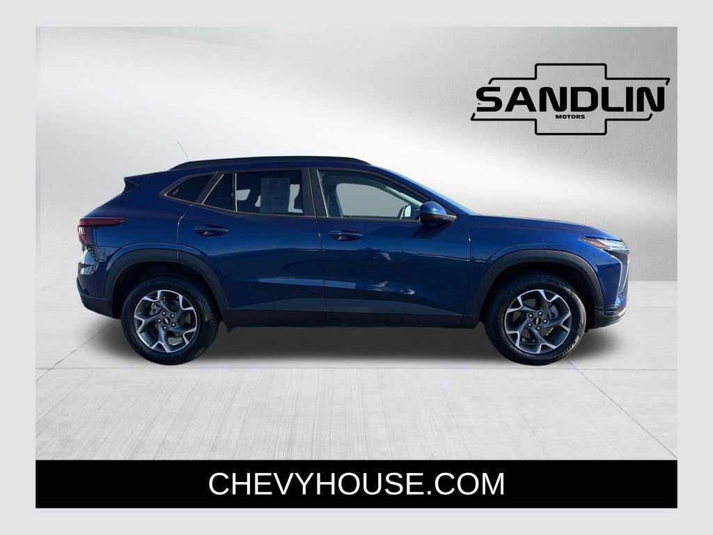 Used 2024 Chevrolet Trax LT w/ Driver Confidence Package image 1