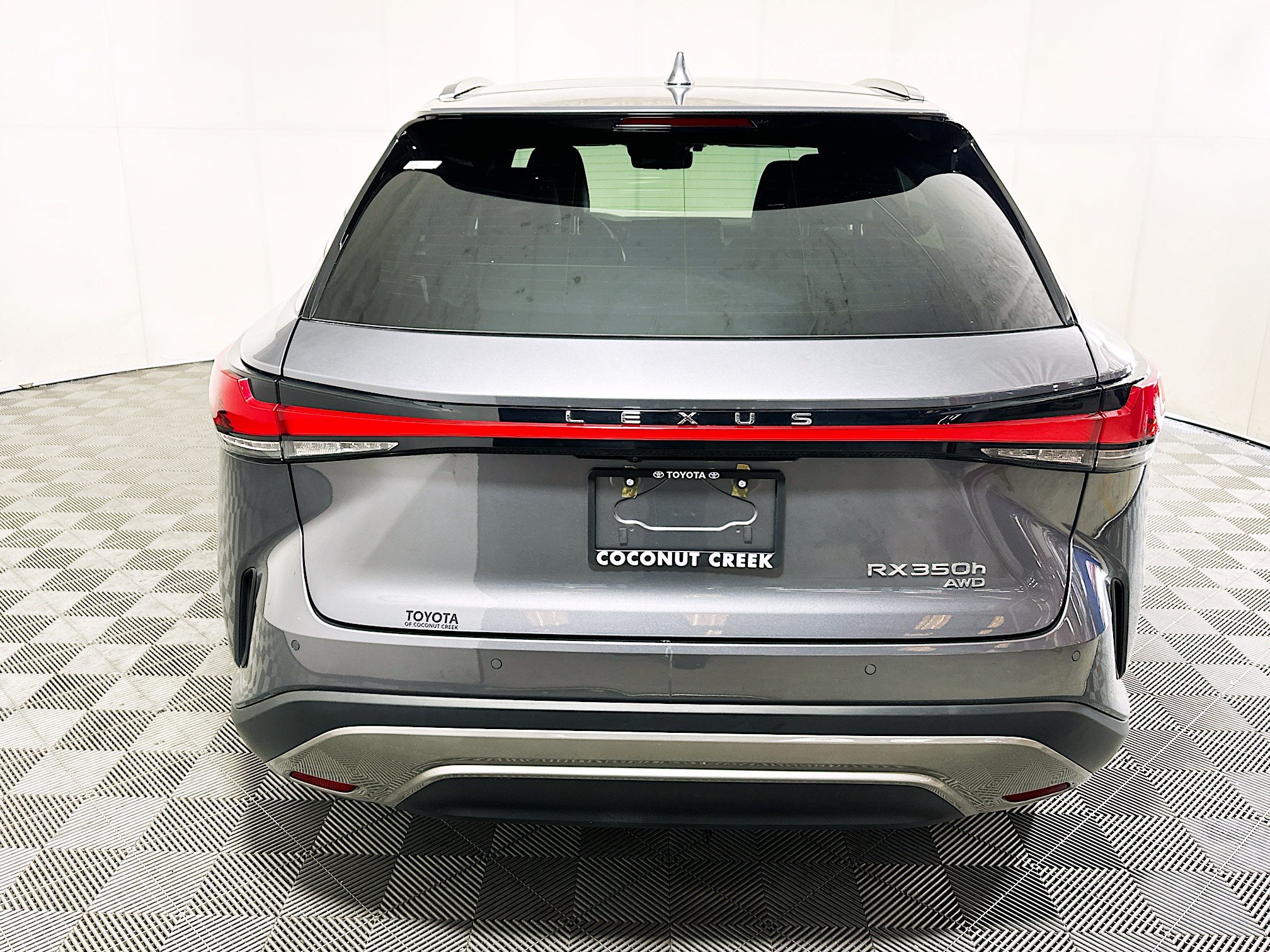 Used 2023 Lexus RX 350 w/ Accessory Package (2T) AWD/4WD image 4