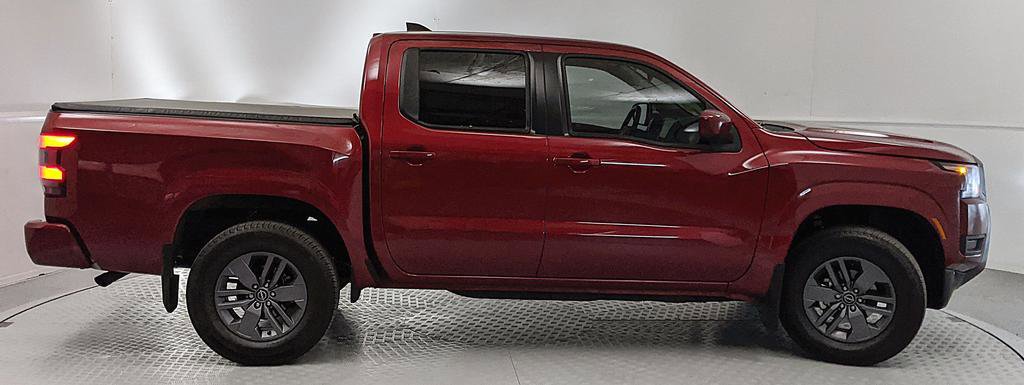 Used 2025 Nissan Frontier SV image 2
