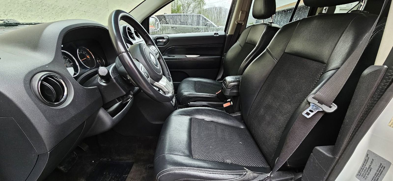 Used 2017 Jeep Compass Latitude image 9