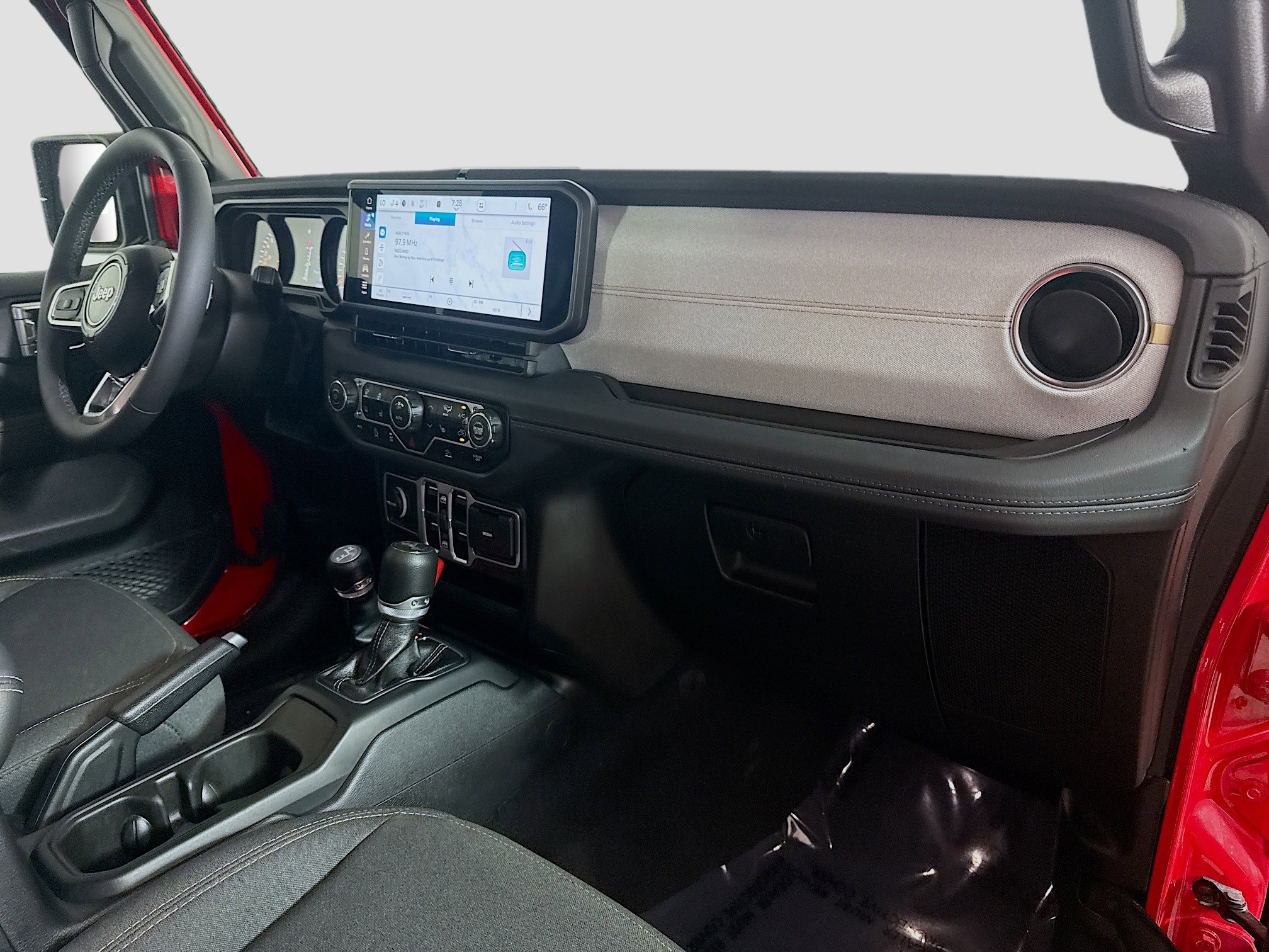 Used 2025 Jeep Wrangler Sahara image 30