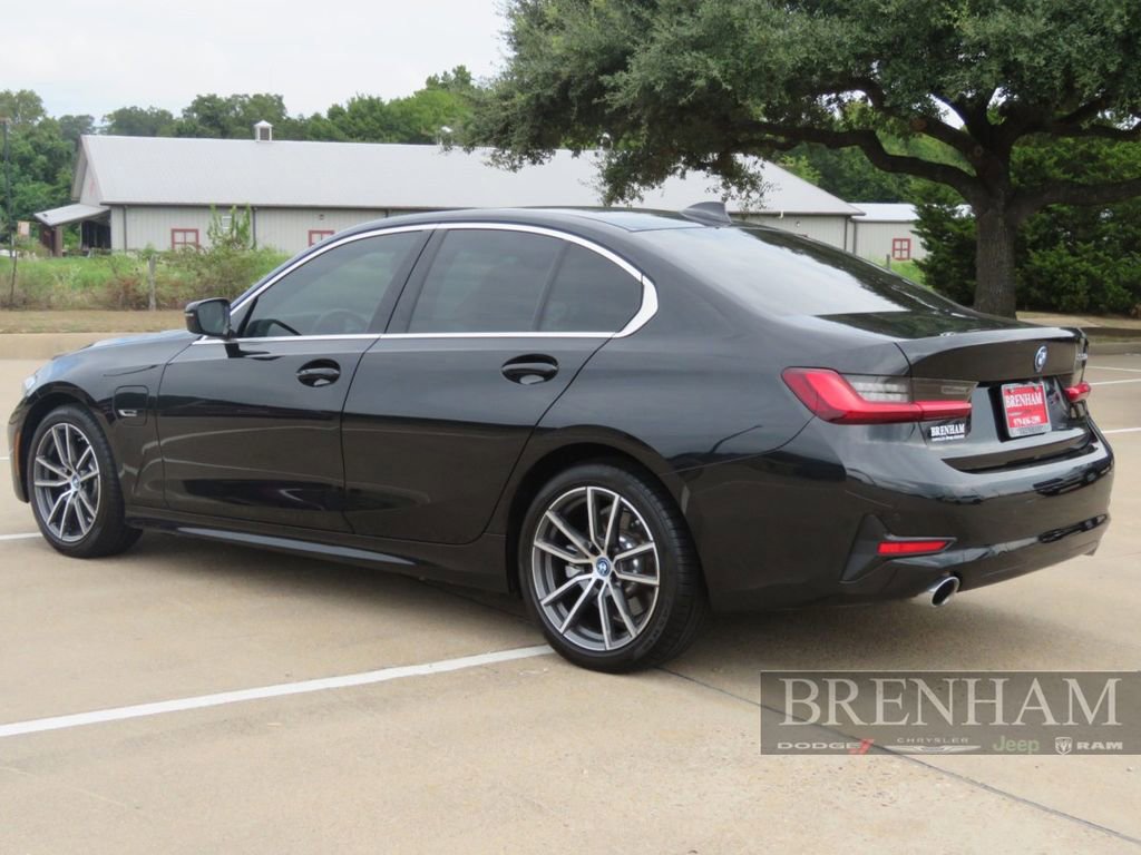 Used 2022 BMW 330e image 3