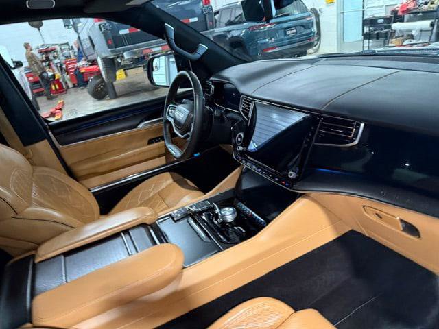 Certified 2025 Jeep Grand Wagoneer L Series III w/ Rear Seat Video Group 1 AWD/4WD image 13