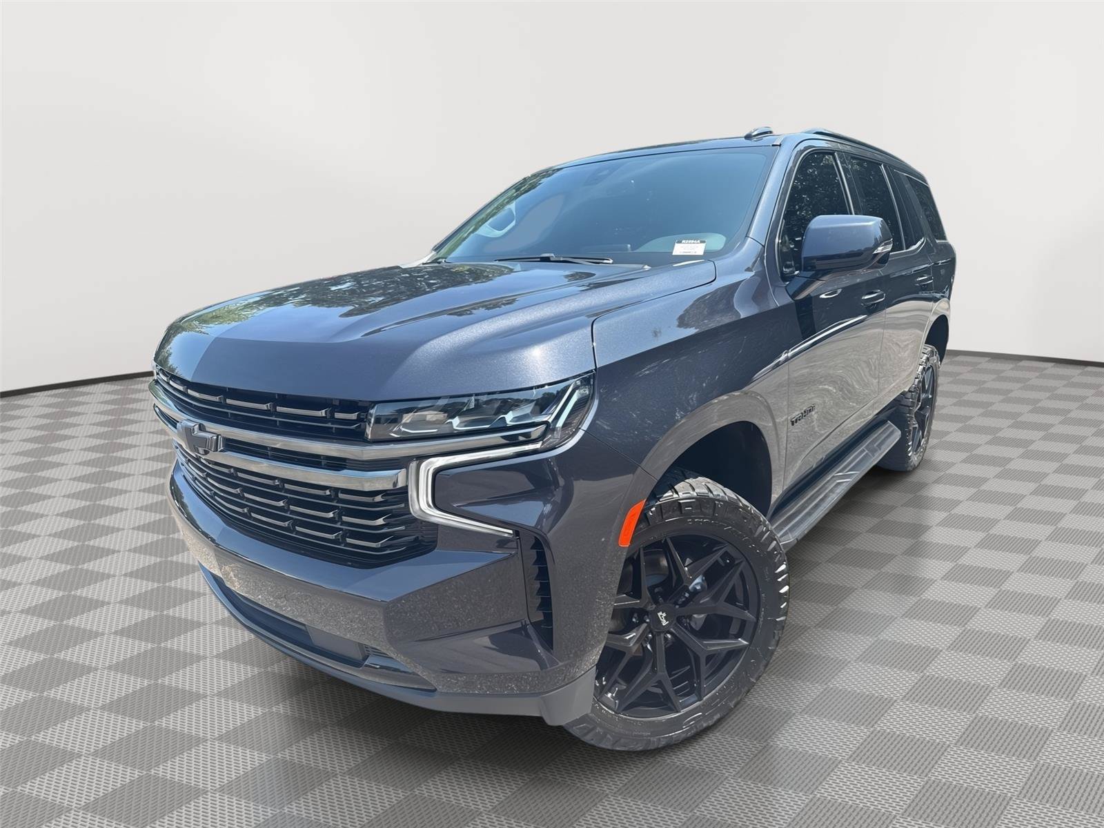 Used 2022 Chevrolet Tahoe RST w/ Luxury Package AWD/4WD image 2