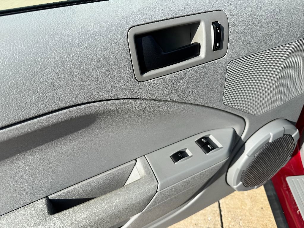 Used 2005 Ford Mustang Convertible image 14