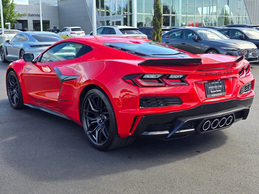 Used 2024 Chevrolet Corvette Z06 RWD image 3