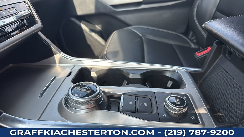 Used 2021 Ford Explorer XLT w/ Equipment Group 202A AWD/4WD image 30