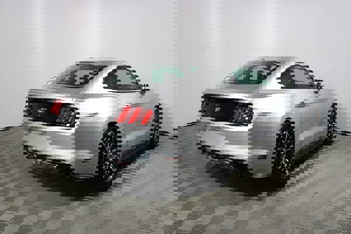 Used 2017 Ford Mustang Premium image 33