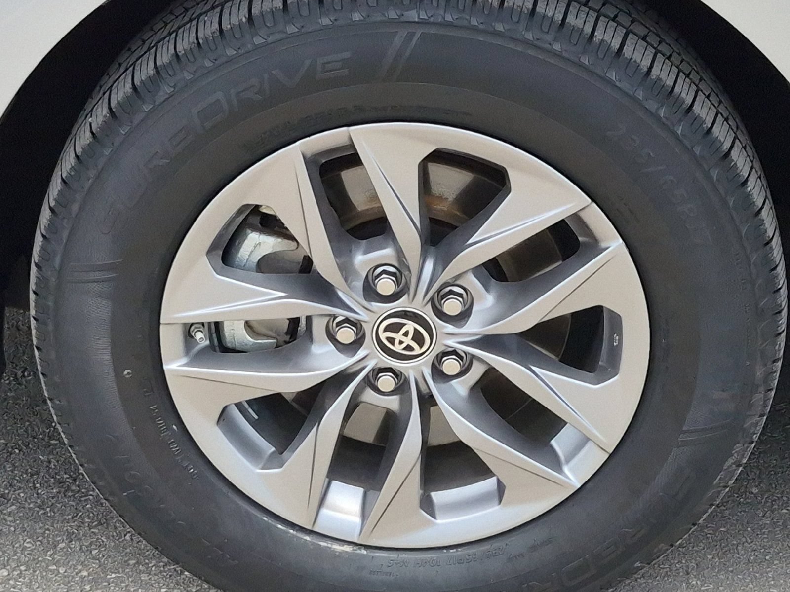 Used 2025 Toyota Sienna XLE FWD image 25
