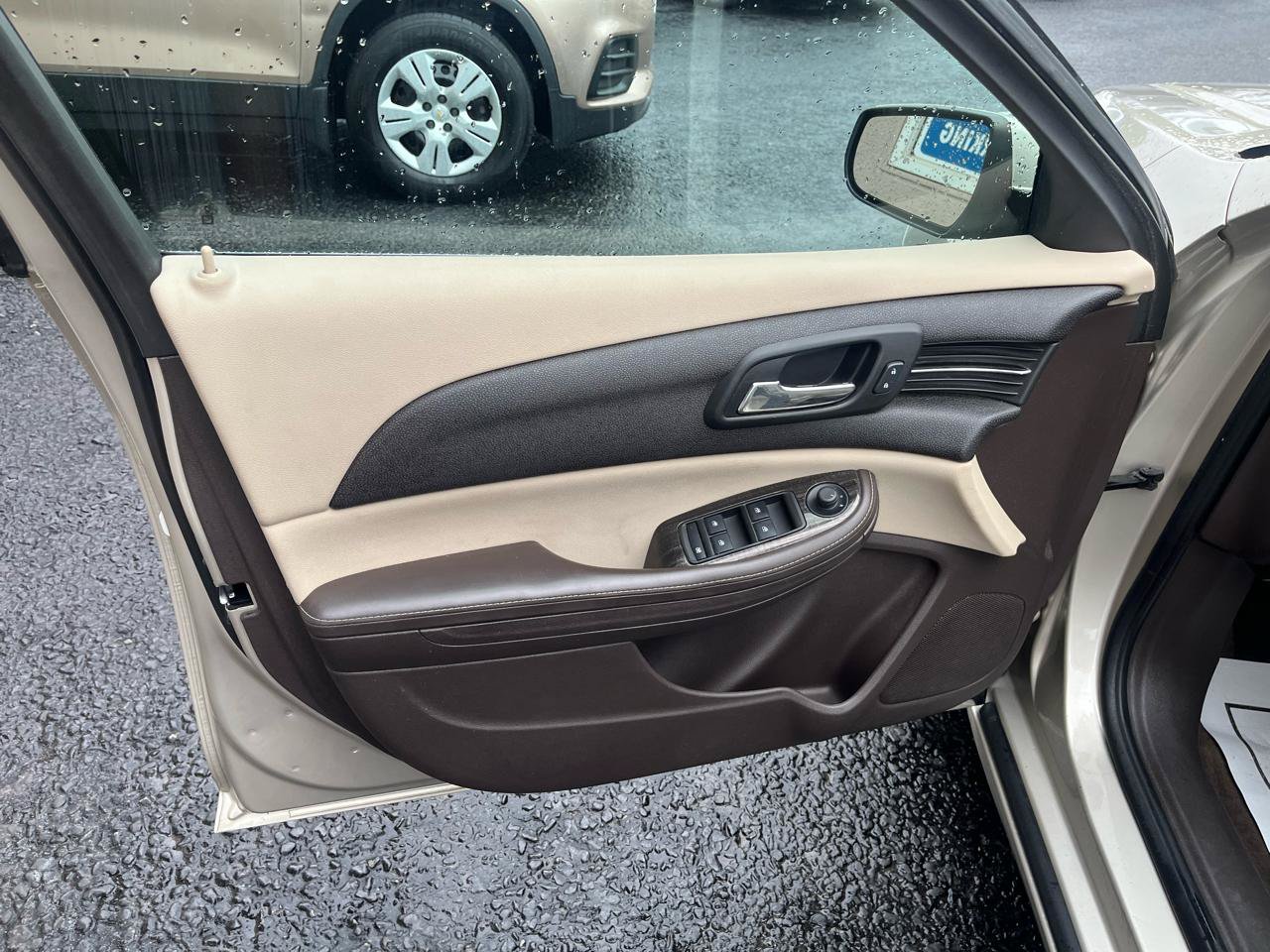 Used 2015 Chevrolet Malibu LT FWD image 25