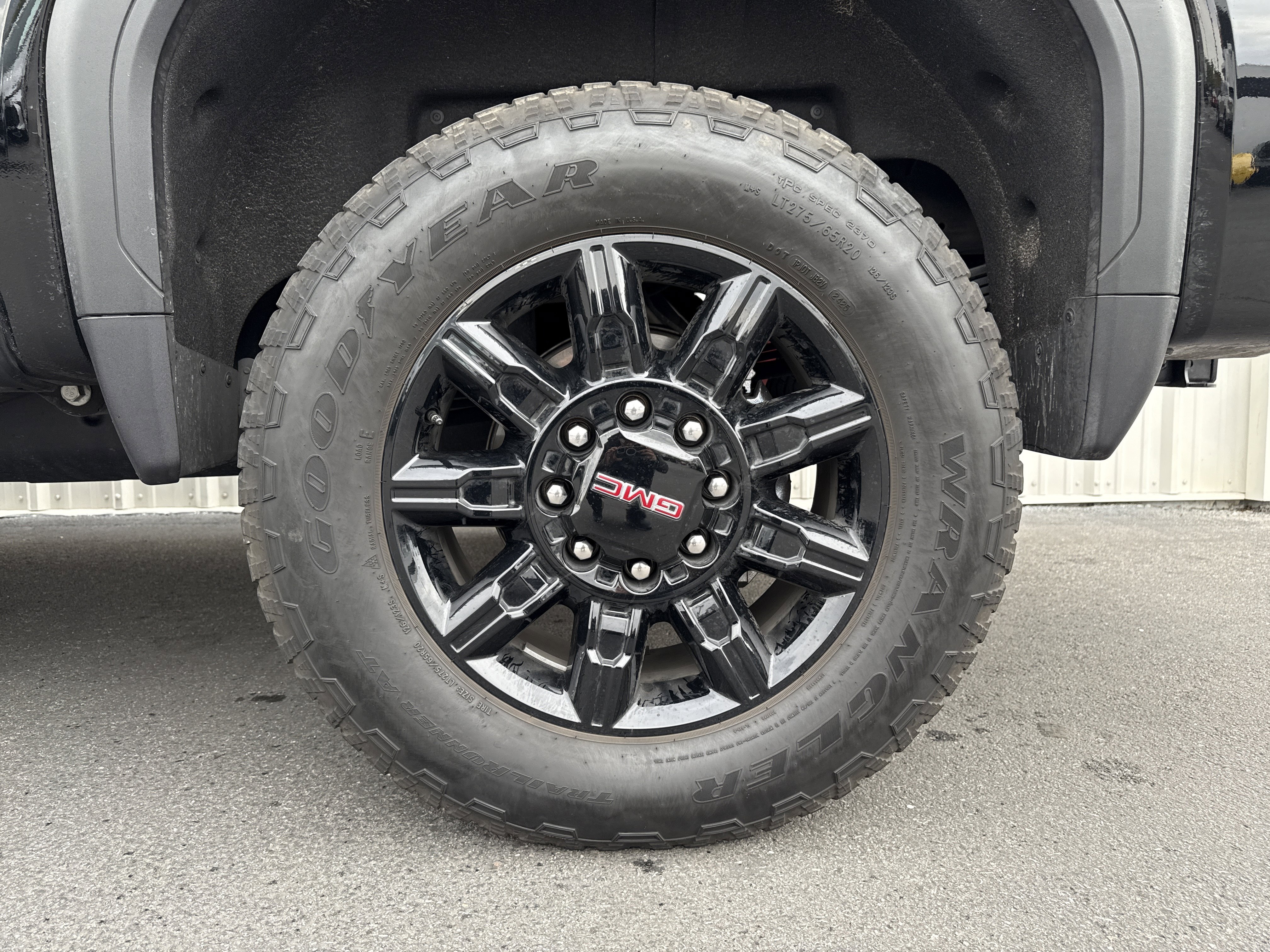 Used 2025 GMC Sierra 2500 AT4 w/ AT4 Premium Plus Package image 3