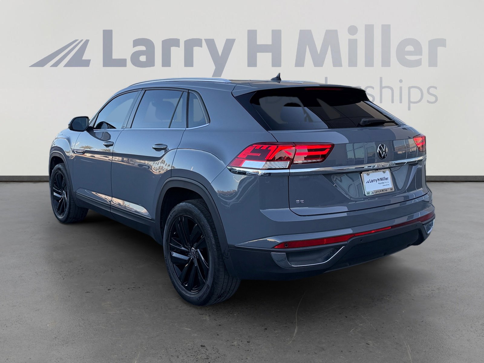 Used 2022 Volkswagen Atlas Cross Sport SE image 3