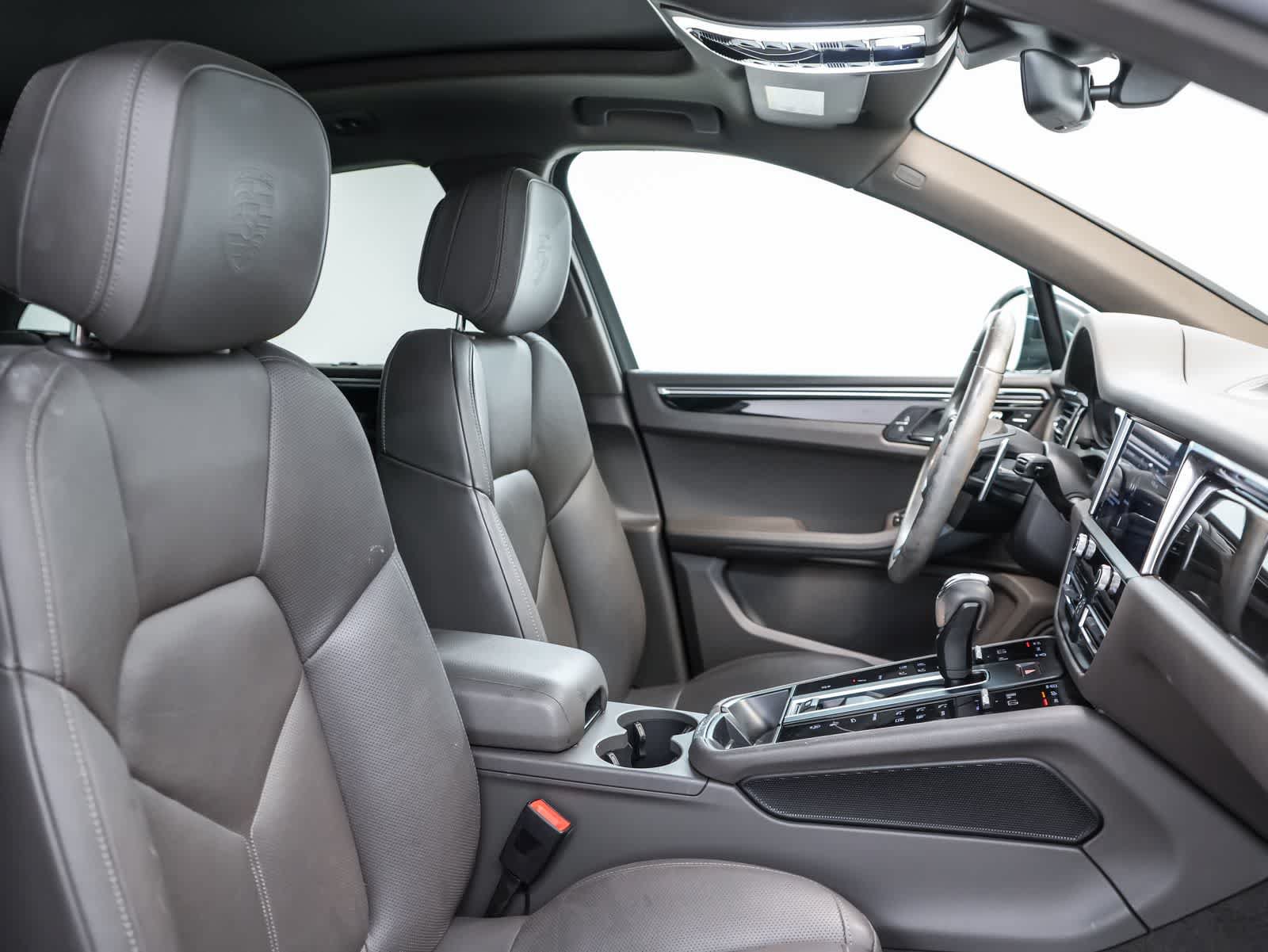 Certified 2024 Porsche Macan AWD/4WD image 21