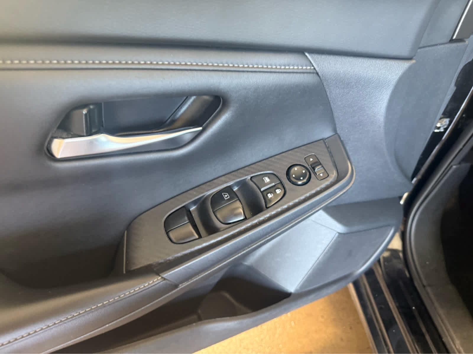 Used 2024 Nissan Sentra SV FWD image 7