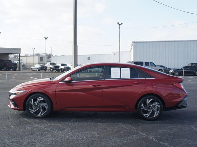 Used 2025 Hyundai Elantra SEL image 14