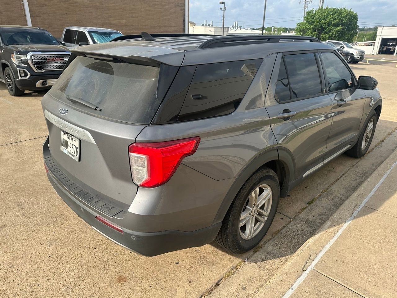 Used 2021 Ford Explorer XLT w/ Equipment Group 202A image 9