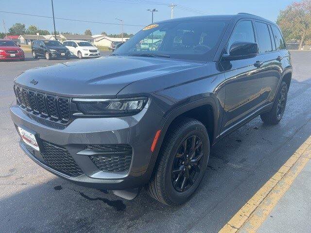 New 2025 Jeep Grand Cherokee Altitude image 19