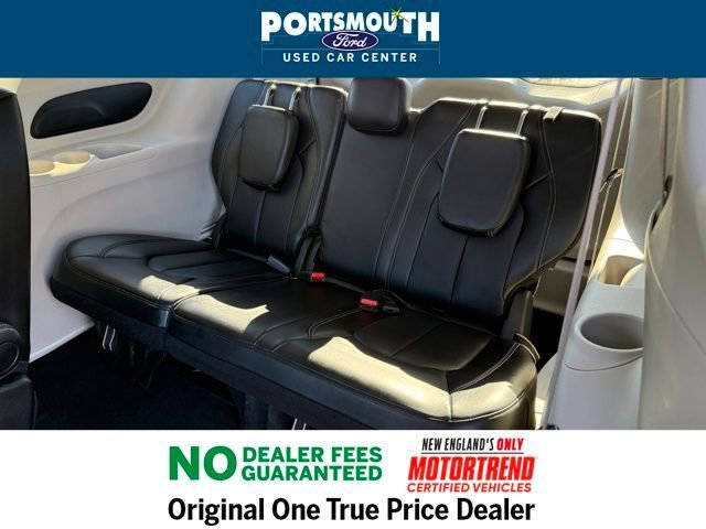 Used 2024 Chrysler Pacifica Touring-L image 9
