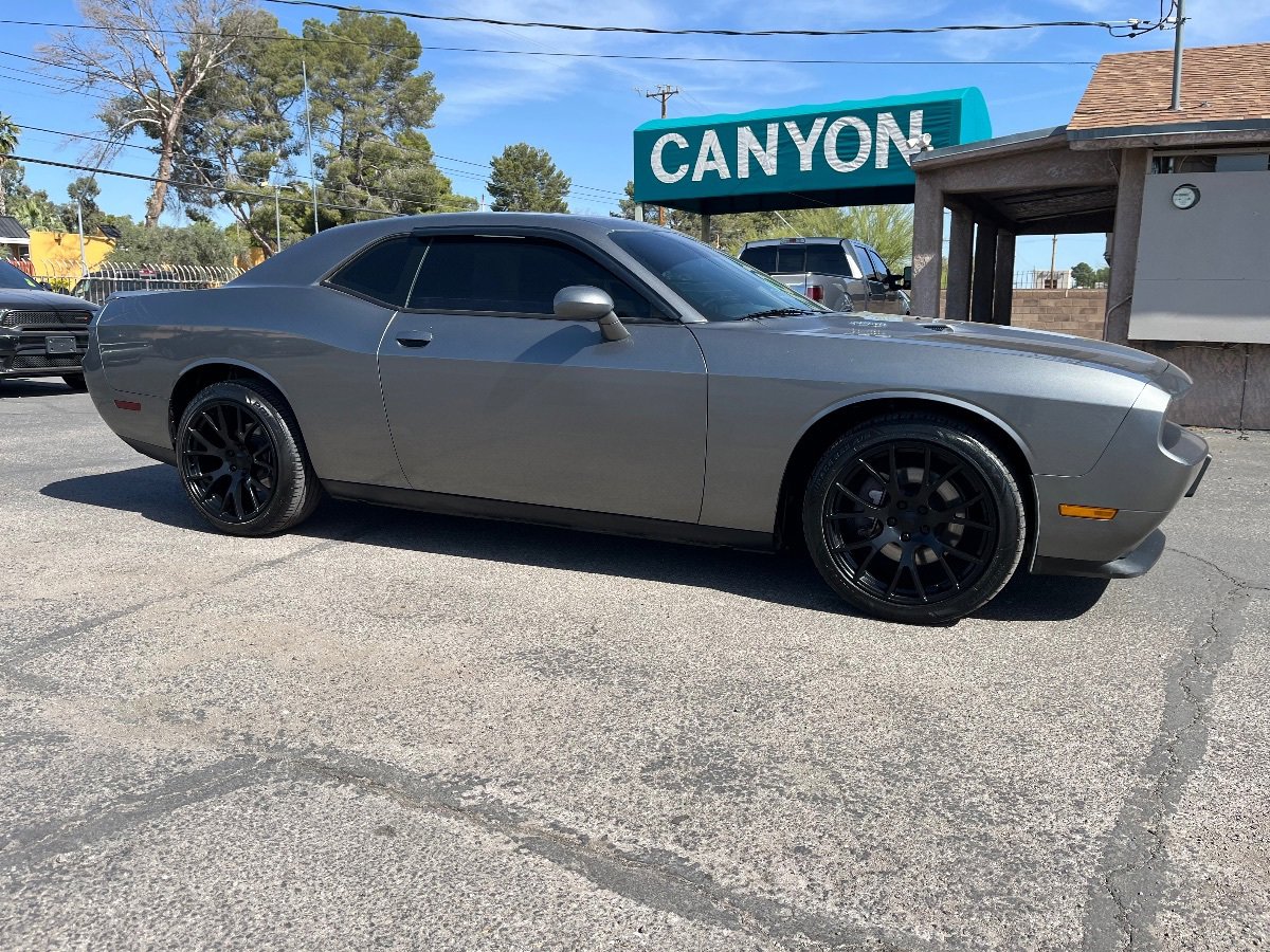 Used 2012 Dodge Challenger R/T RWD image 2
