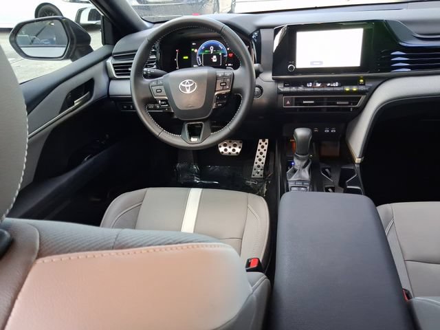 Used 2026 Toyota Camry SE FWD image 8