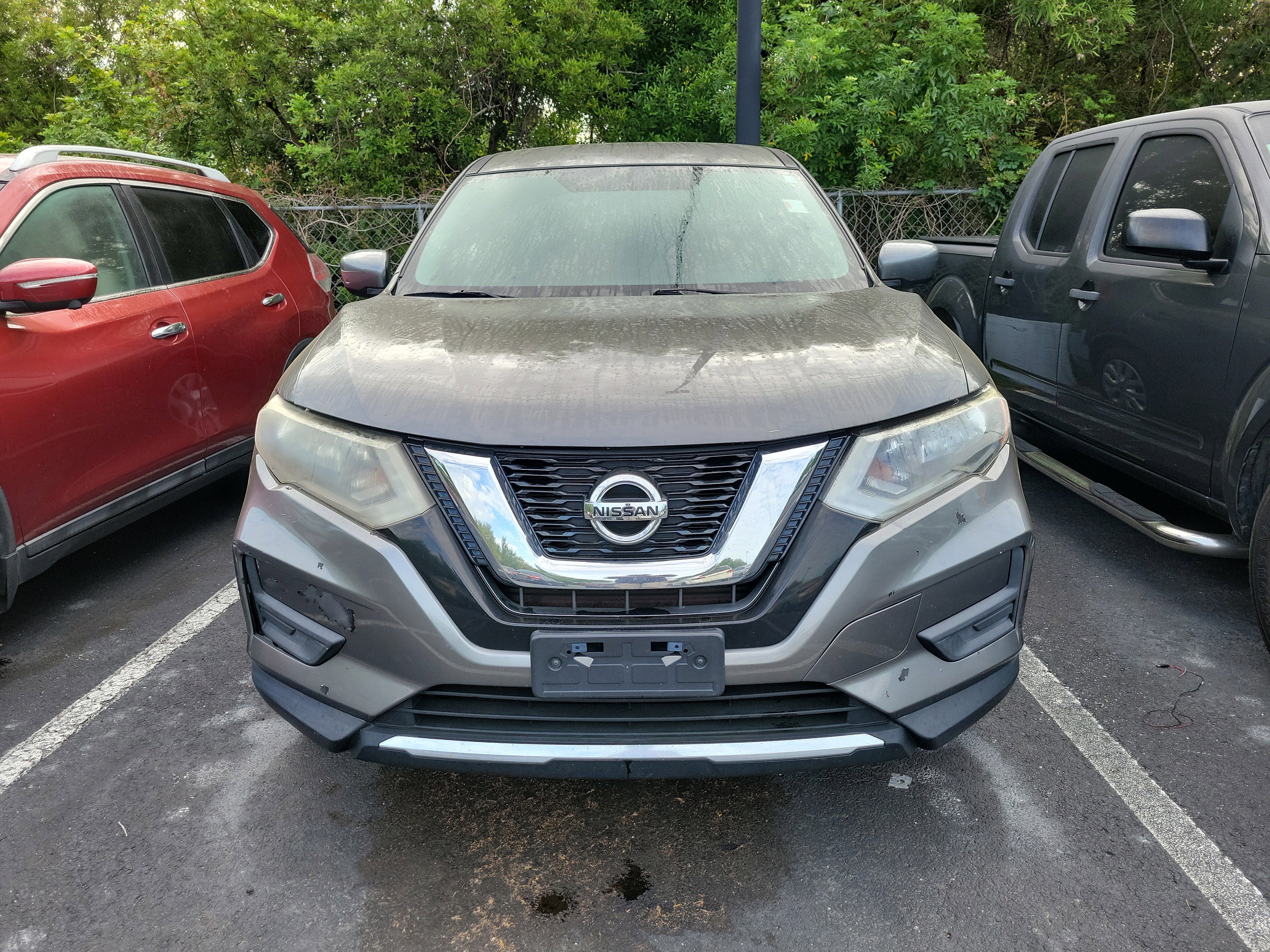 Used 2017 Nissan Rogue S image 2