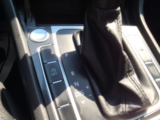 Used 2020 Volkswagen Golf 4-Door FWD image 24