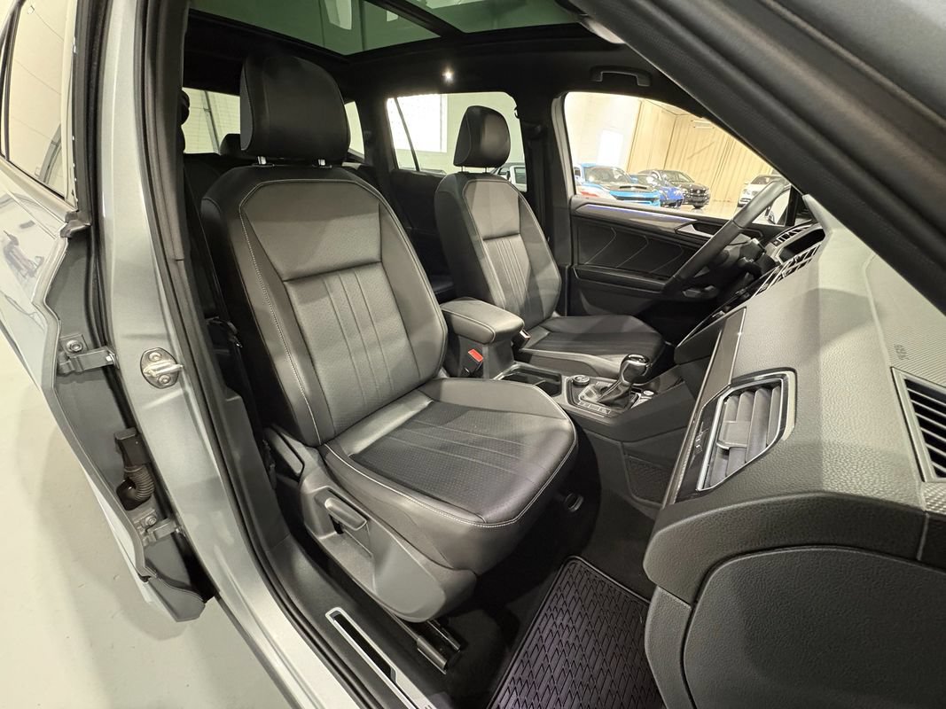 Used 2022 Volkswagen Tiguan SE R-Line AWD/4WD image 45