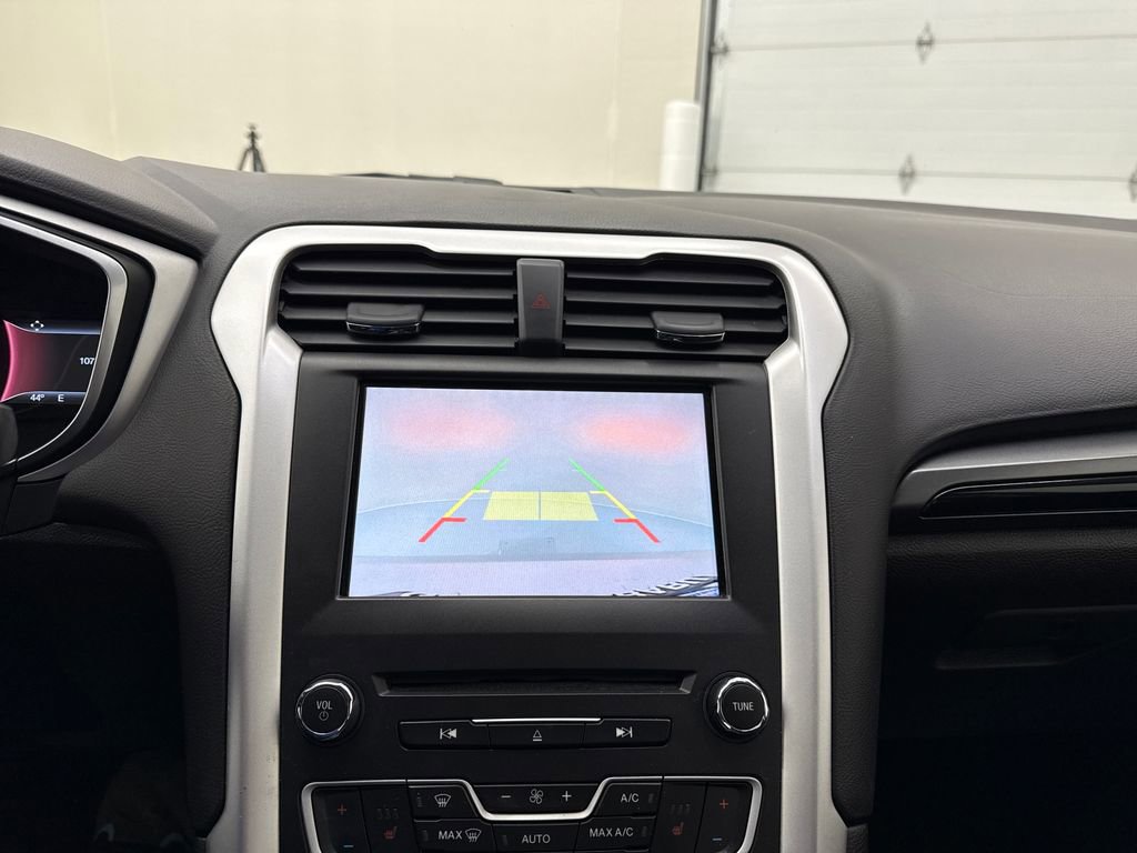 Used 2016 Ford Fusion SE FWD image 18
