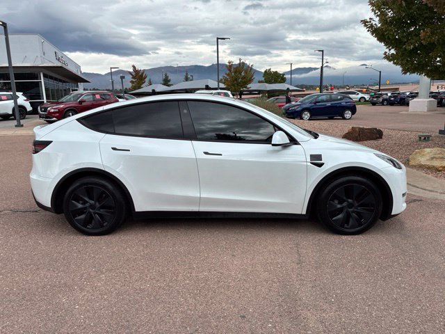 Used 2024 Tesla Model Y Long Range AWD/4WD image 8