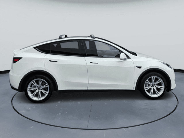 Used 2024 Tesla Model Y Long Range AWD/4WD image 4