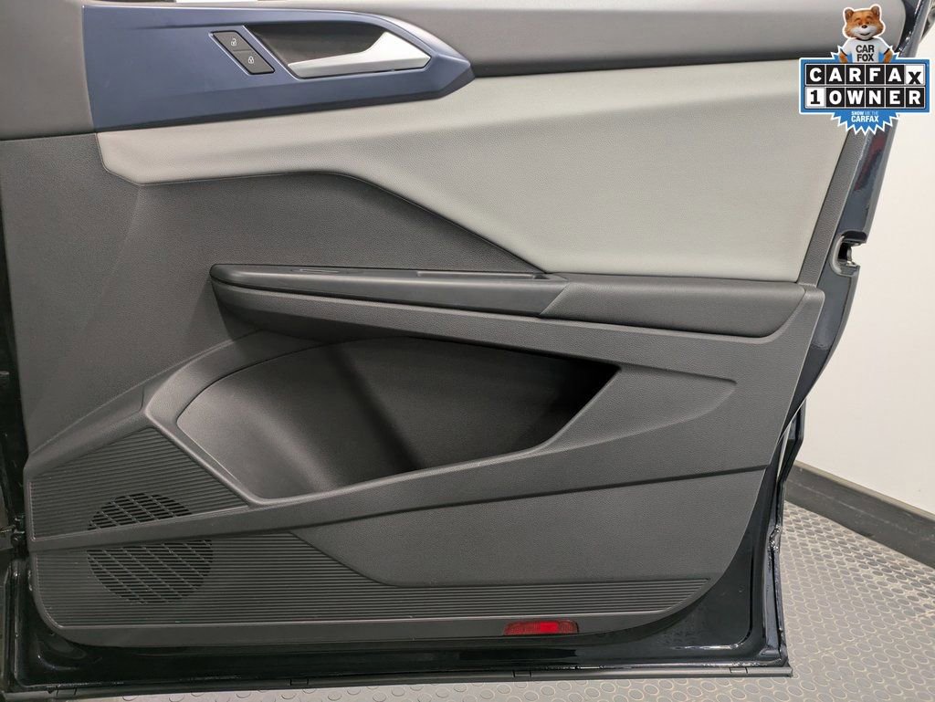 Used 2022 Volkswagen Taos SE w/ Panoramic Sunroof Package image 29