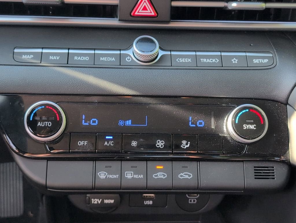 Used 2024 Hyundai Elantra SEL FWD image 21