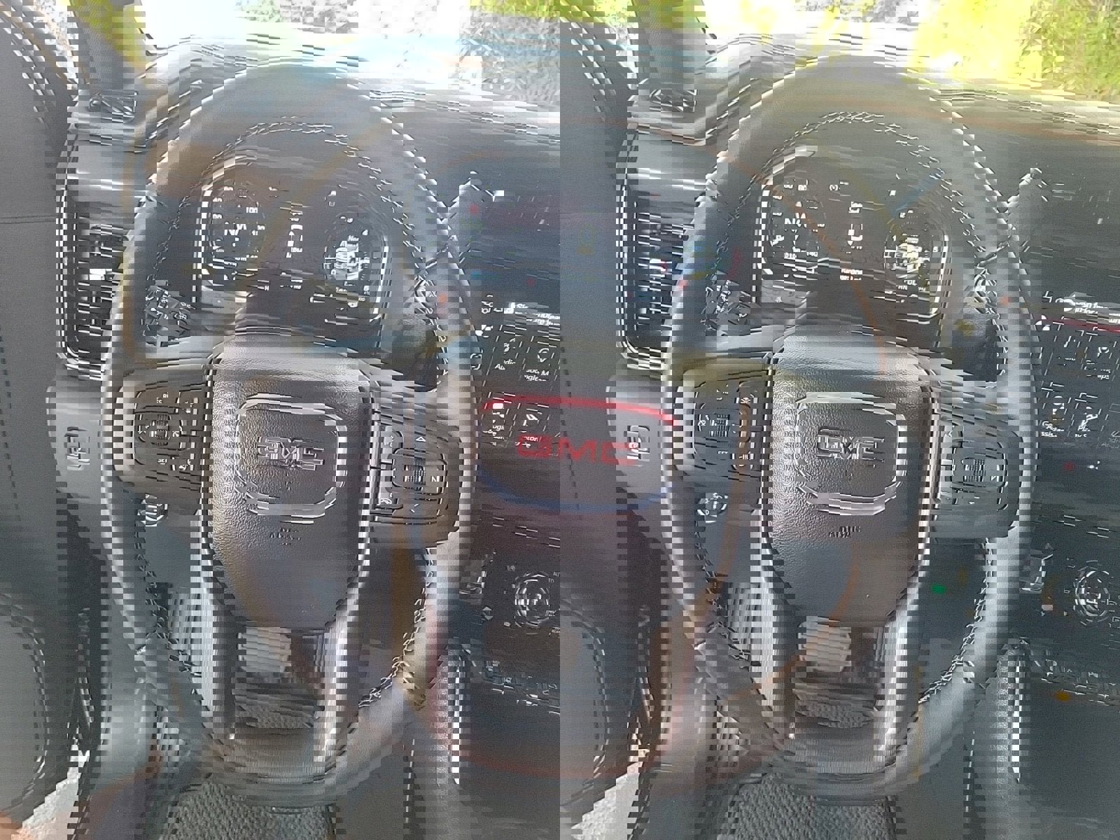 Used 2025 GMC Sierra 2500 AT4 w/ AT4 Premium Plus Package image 25