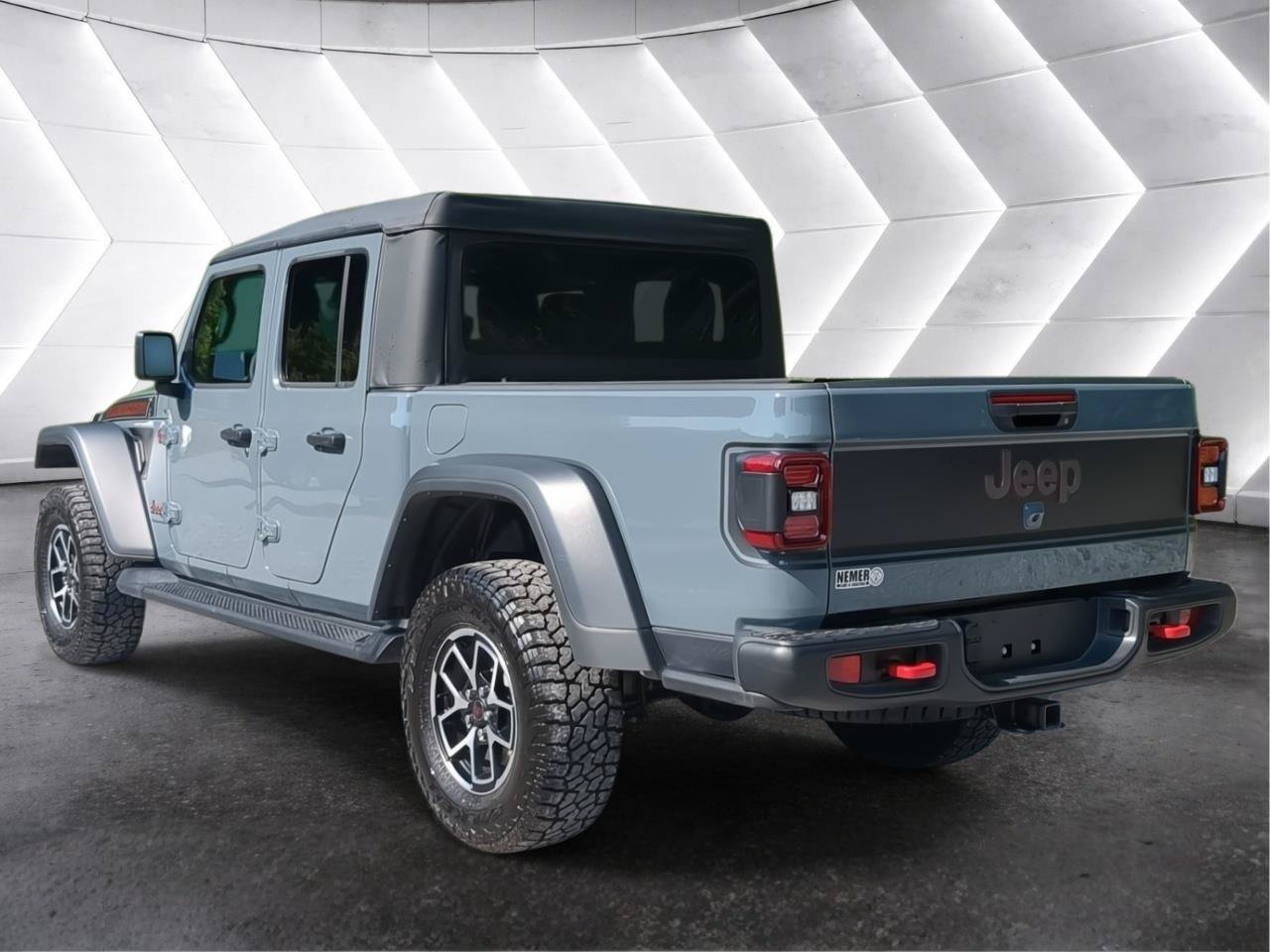 Used 2026 Jeep Gladiator Rubicon AWD/4WD image 5