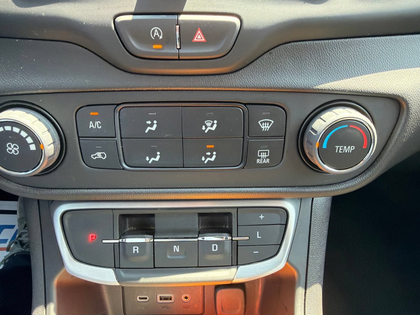 Used 2024 GMC Terrain SLE AWD/4WD image 19