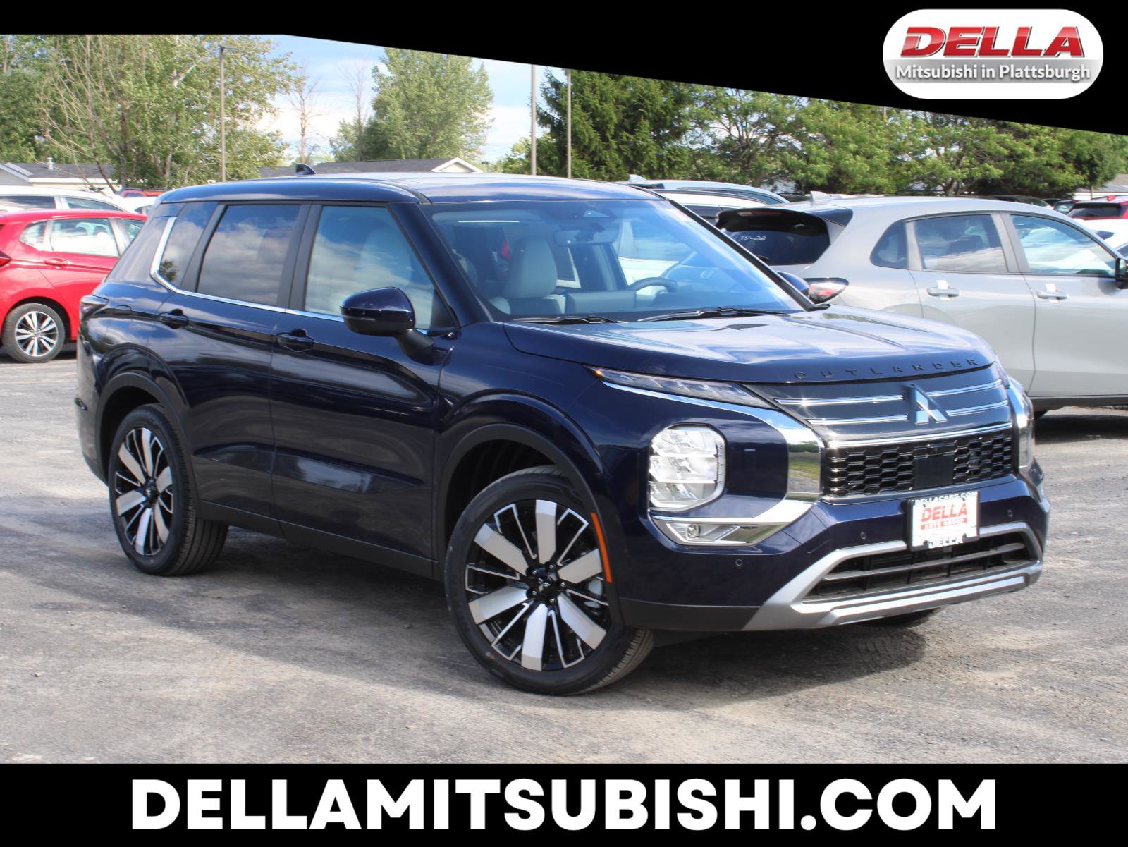 New 2025 Mitsubishi Outlander SE image 1