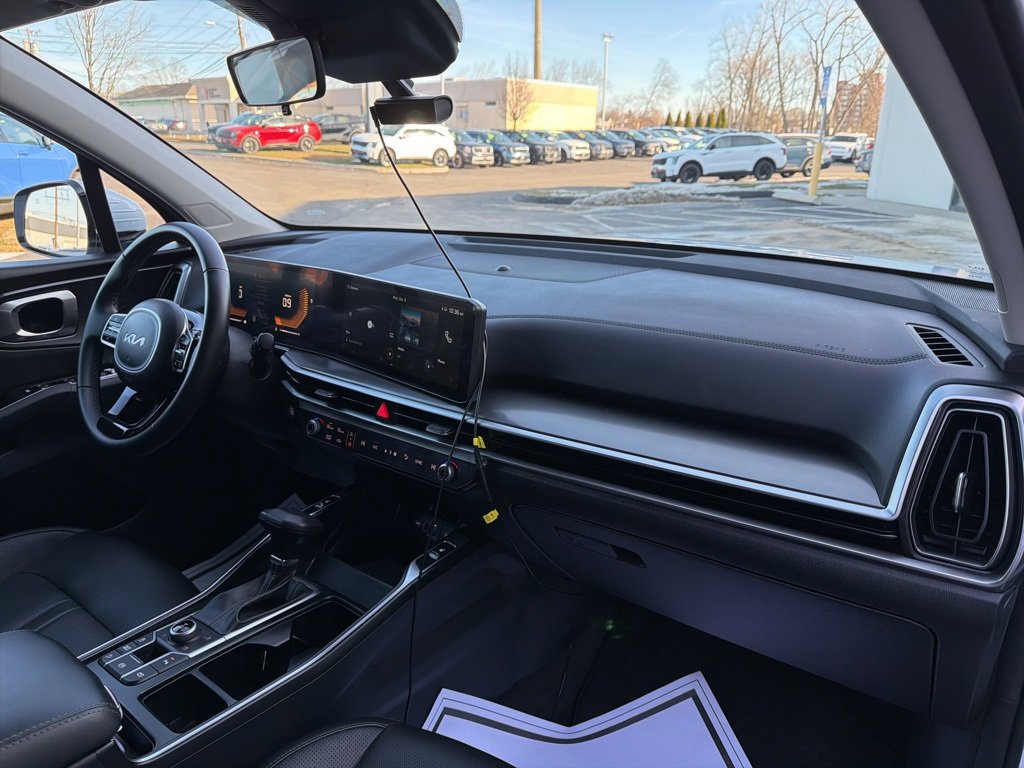 Certified 2025 Kia Sorento S image 15