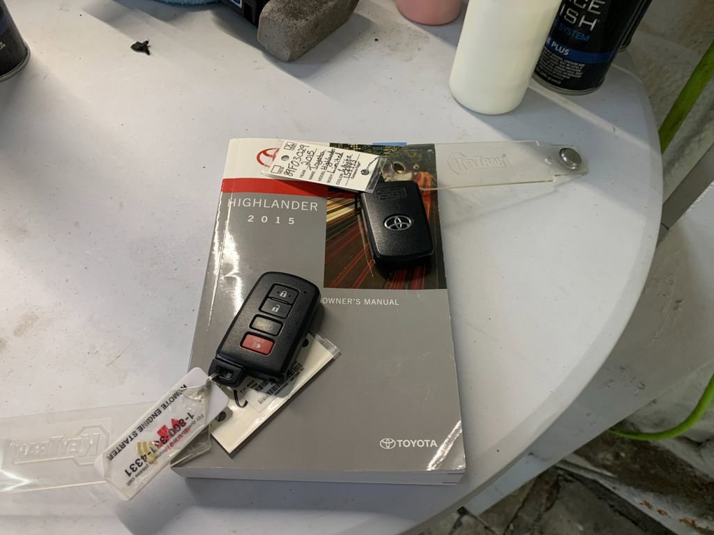 Used 2015 Toyota Highlander Limited Platinum image 9