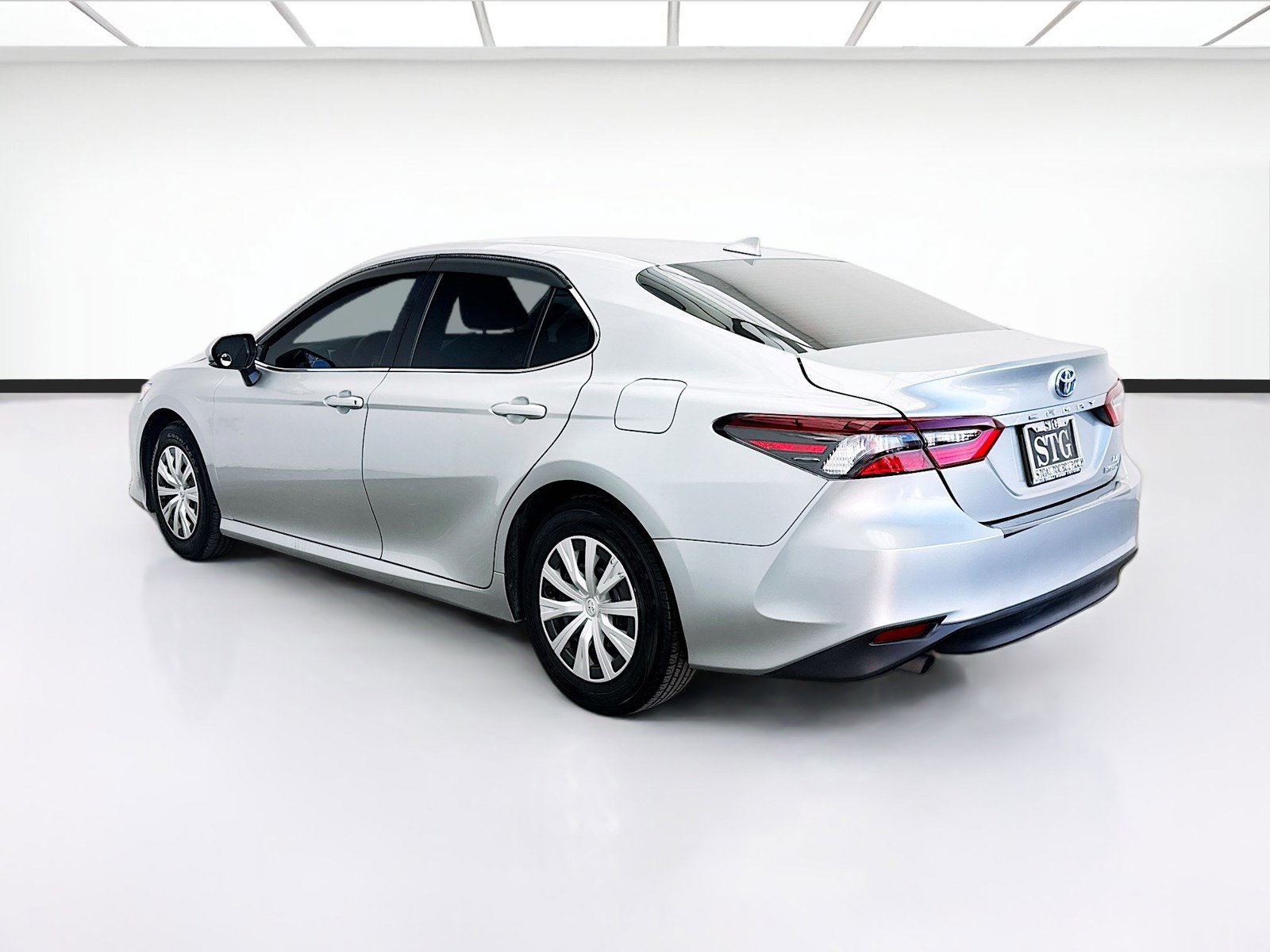 Used 2024 Toyota Camry LE FWD image 6