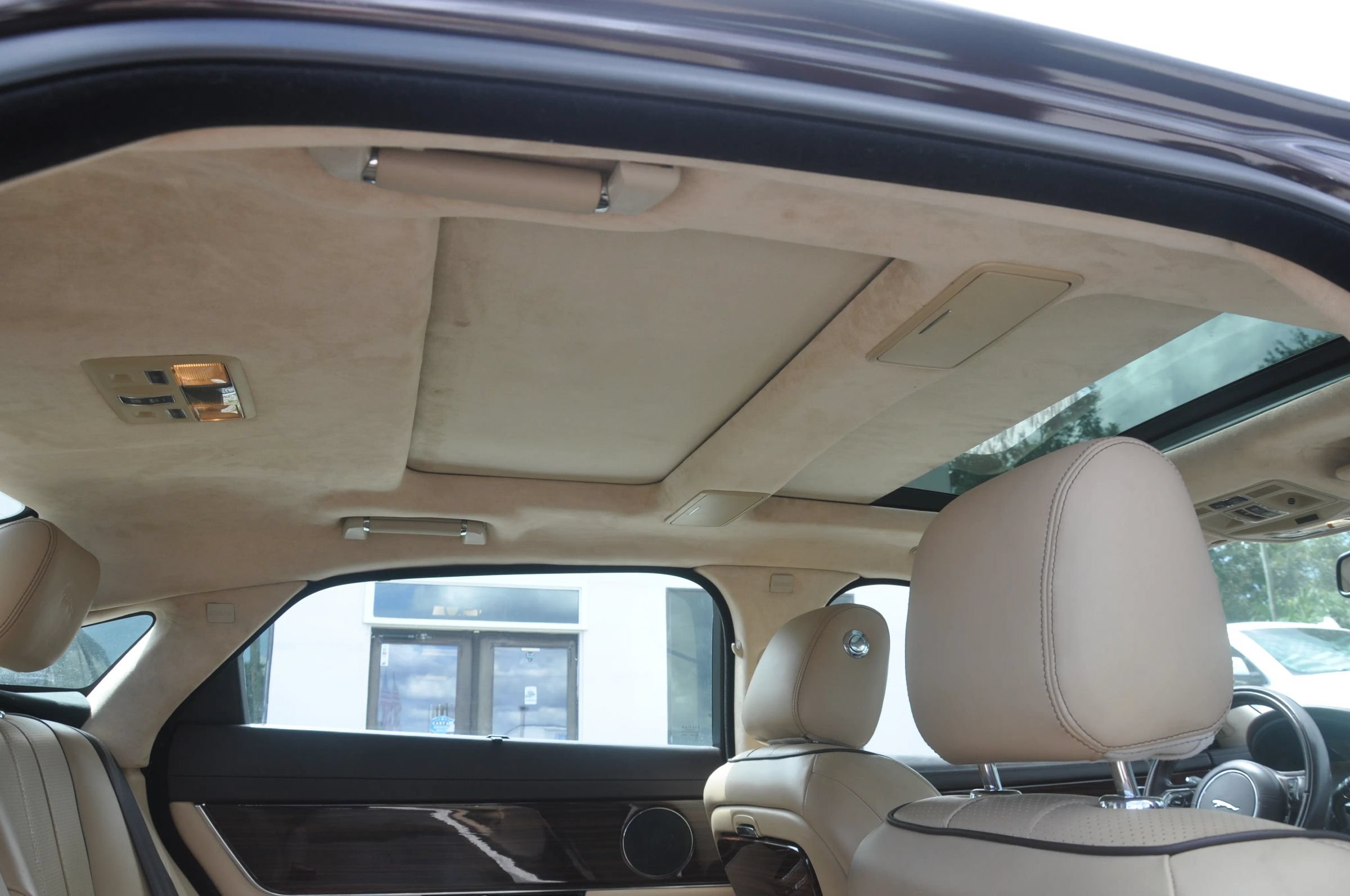 Used 2011 Jaguar XJ L RWD image 16