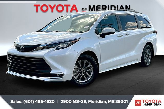 Used 2022 Toyota Sienna XLE image 10