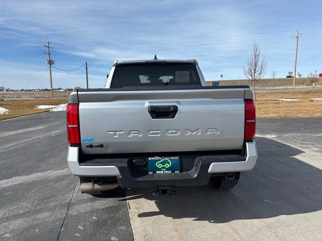 Used 2024 Toyota Tacoma TRD Sport AWD/4WD image 4