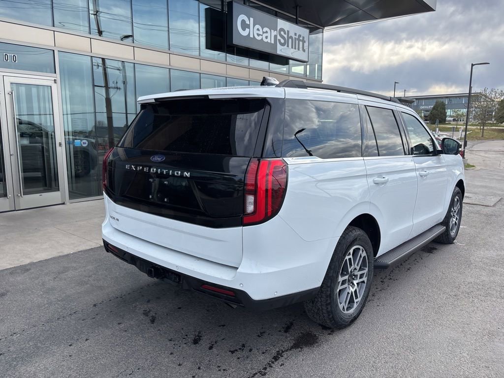 Used 2025 Ford Expedition Active AWD/4WD image 4