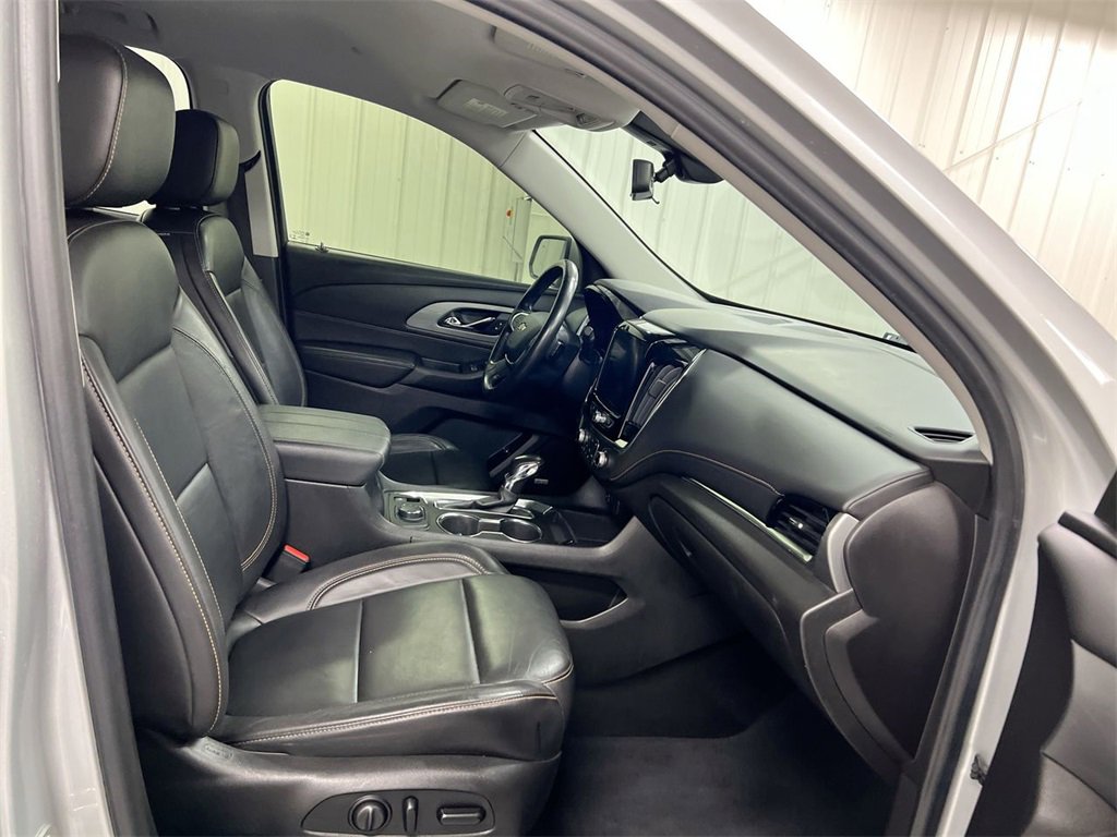 Used 2021 Chevrolet Traverse LT w/ LT Premium Package image 21